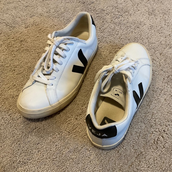 Vejas White Shoes - Picture 2 of 3